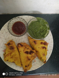 પનીર બ્રેડ પકોડા (paneer bread pakoda recipe in Gujarati) રેસીપી મુખ્ય ફોટો