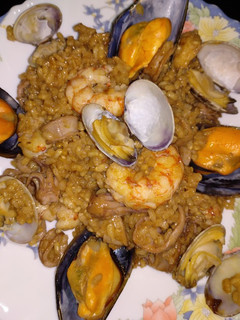 Una foto de Paella sencilla de marisco