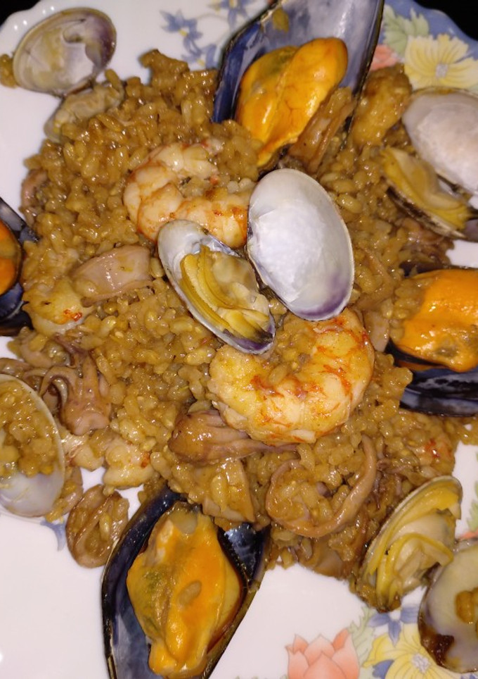 Una foto de Paella sencilla de marisco