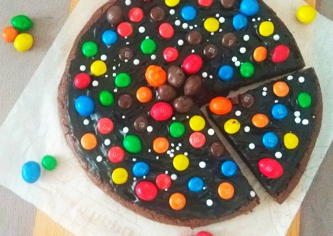 M & M Brownie Pizza