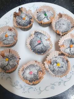 જુવાર ચોકલેટ સ્પોન્જ કપકેક (Jowar Chocolate Sponge Cupcake Recipe In Gujarati) રેસીપી મુખ્ય ફોટો