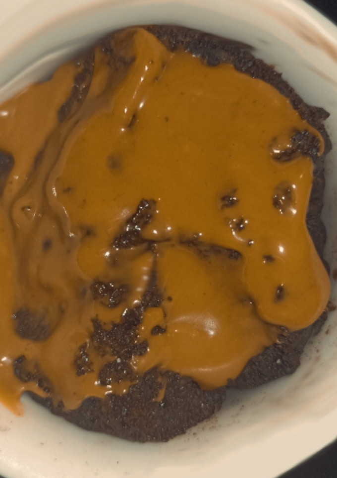 Una foto de Bizcocho a la taza con crema lotus
