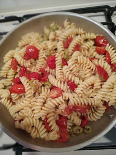 Foto di Fusilli pomodorini olive e tonno