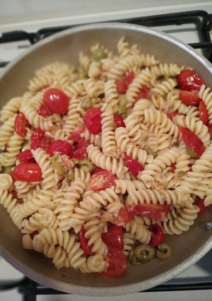 Foto di Fusilli pomodorini olive e tonno
