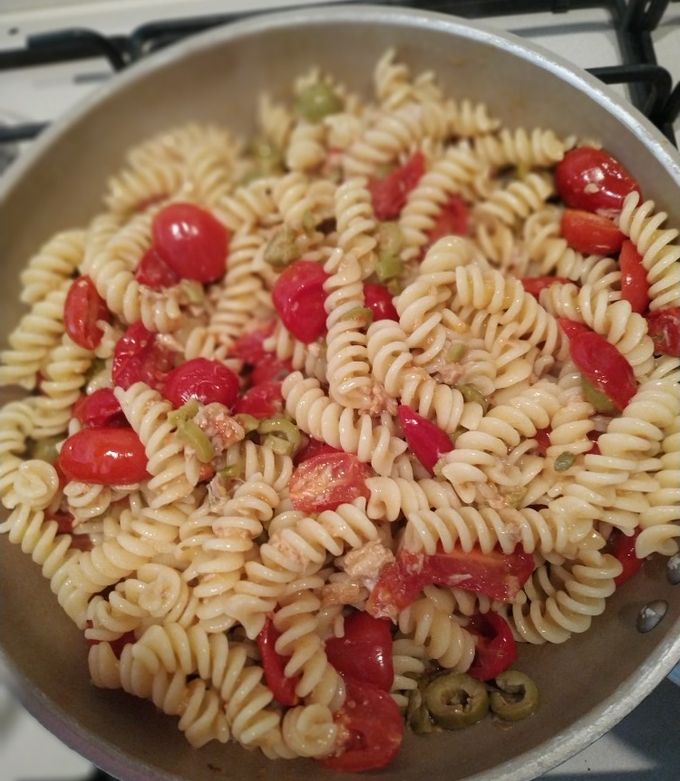 Foto di Fusilli pomodorini olive e tonno