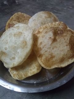 पुरी (Puri recipe in hindi) रेसिपी मुख्य फोटो