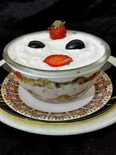 ફ્રુટ્સ ક્રીમ સલાડ (Fruits Cream Salad Recipe In Gujarati) રેસીપી મુખ્ય ફોટો