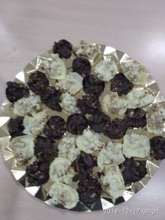 Una foto de Dulce de muesli y chocolate