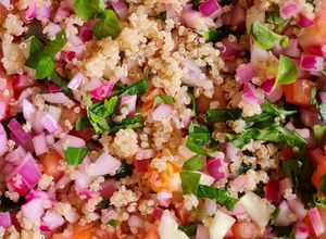 Una foto de Ensalada de quinoa inspirada en Tabulé versión sin gluten