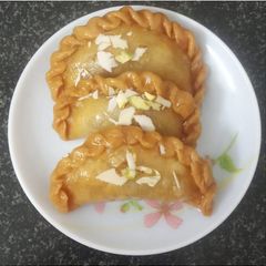 A picture of Gujiya.