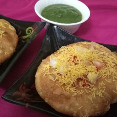 A picture of Khasta kachori.