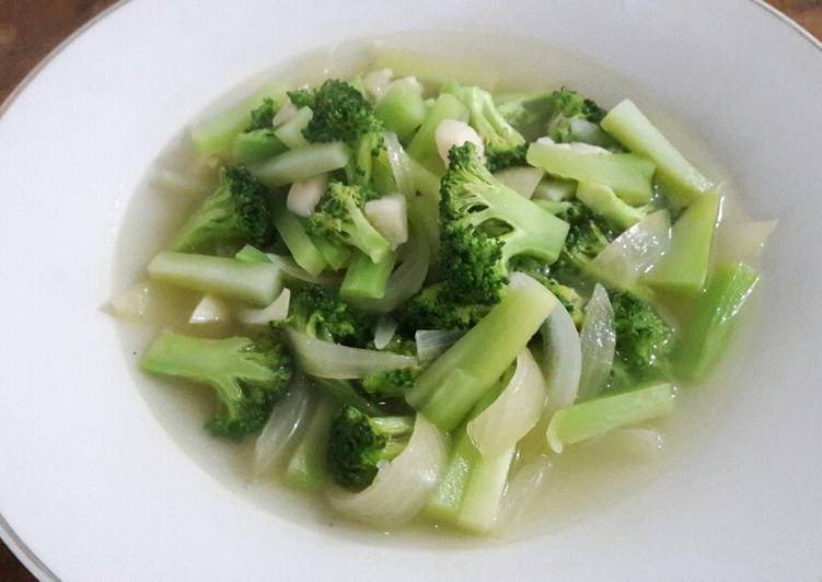 Cara Gampang mengolah Brokoli ca Bawang Putih yang Enak Banget