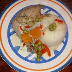 Una foto de Arroz con pollo arvejado