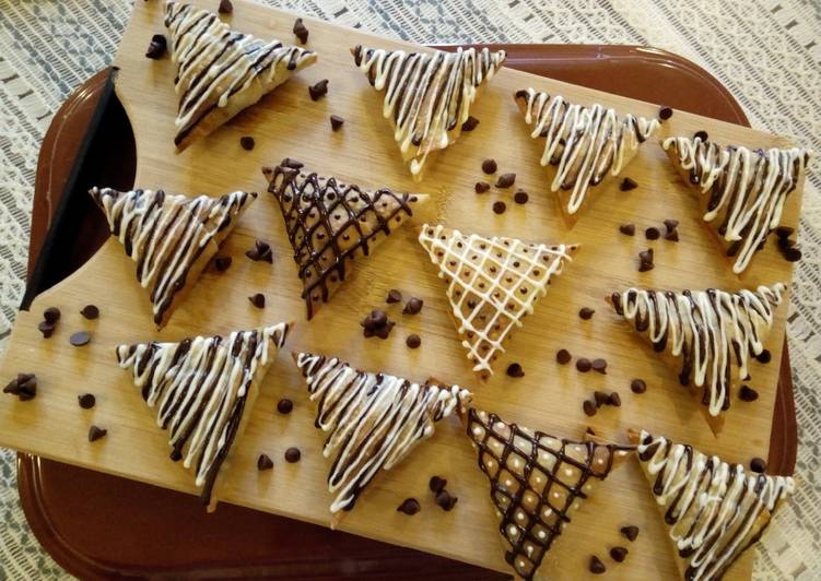 Baked Chocolate Samosa#festivecontest_Kisumu Recipe by Roopal Mandavia - Cookpad