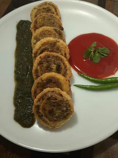 ड्राई फ्रूट्स पनीर पिनव्हील समोसे (Dry fruits paneer pinwheel samosa recipe in hindi) रेसिपी मुख्य फोटो