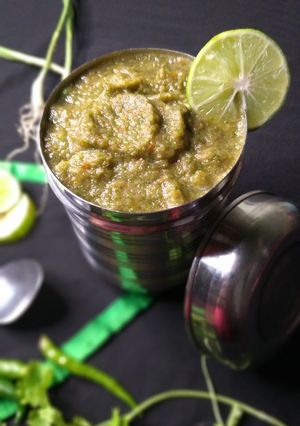 A picture of Green garlic chutney.