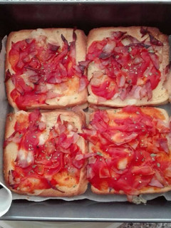 Una foto de Pastel-pizza de pan de molde