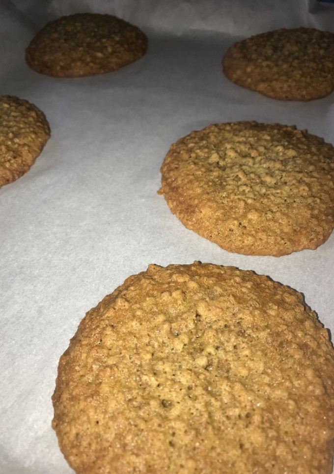 A picture of Grape-Nut Cookies.