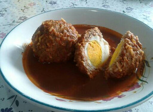 Una foto de Albóndigas rellenas de huevo
