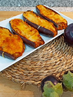 Una foto de Berenjenas 🍆 rellenas de verduras y tofu en Mambo Cecotec