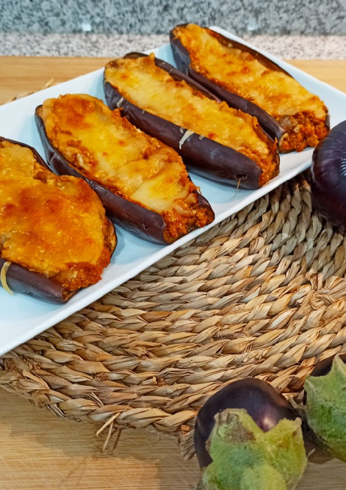 Una foto de Berenjenas 🍆 rellenas de verduras y tofu en Mambo Cecotec