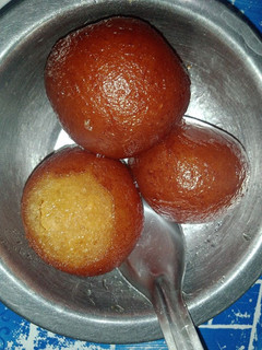 गुलाब जामुन (gulab jamun recipe in Hindi) रेसिपी मुख्य फोटो