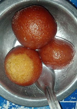 गुलाब जामुन (gulab jamun recipe in Hindi) रेसिपी मुख्य फोटो