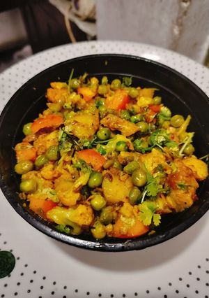 A picture of Pea, Cabbage, and Potato Curry.