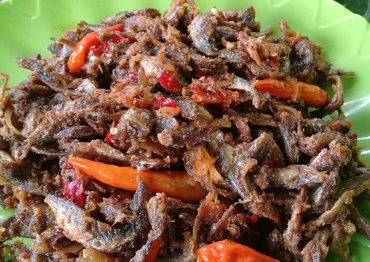 Balado ikan (anak tengiri)