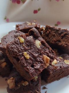 Una foto de Brownie Chocolatoso Vegano y Sin Tacc