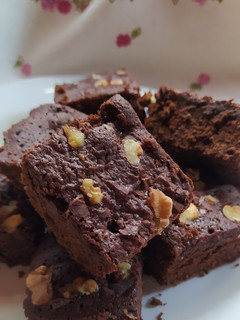 Una foto de Brownie Chocolatoso Vegano y Sin Tacc