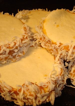 A picture of Alfajores with Dulce de Leche and Coconut, Jon Style.