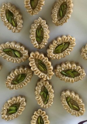 A picture of Sesame toffee bites.