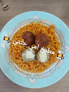 صورة لوصفة معكرونة مع كرات دجاج محشي جبن