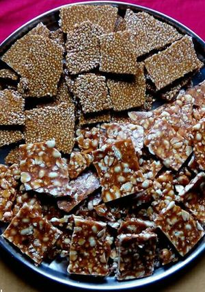 A picture of Sesame seeds and peanuts chikki.
