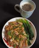 Phở gạo lứt trộn ức gà