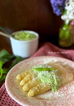 Une photo de Asperges Blanches – Sauce à l’Ail des Ours