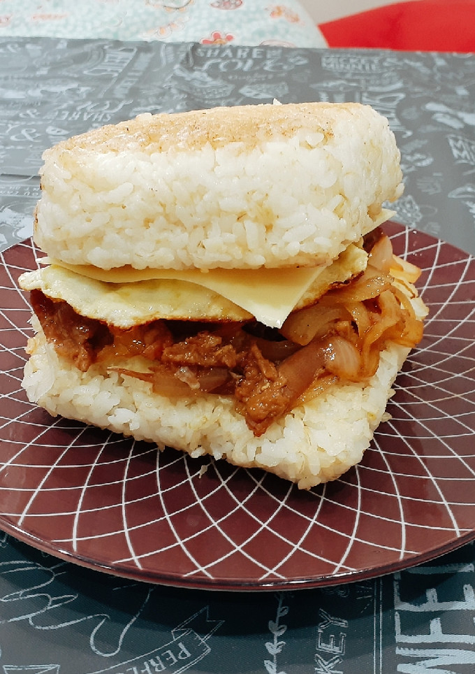 巨大的照燒雞米漢堡 的食譜成品照片