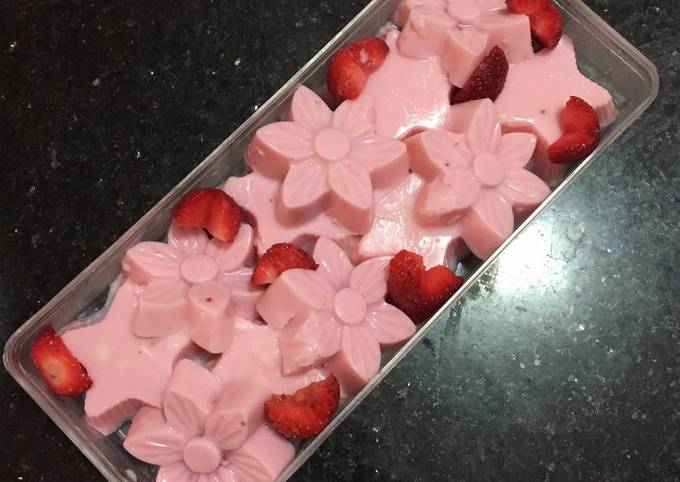 Resep Strawberry Silky Pudding Anti Gagal
