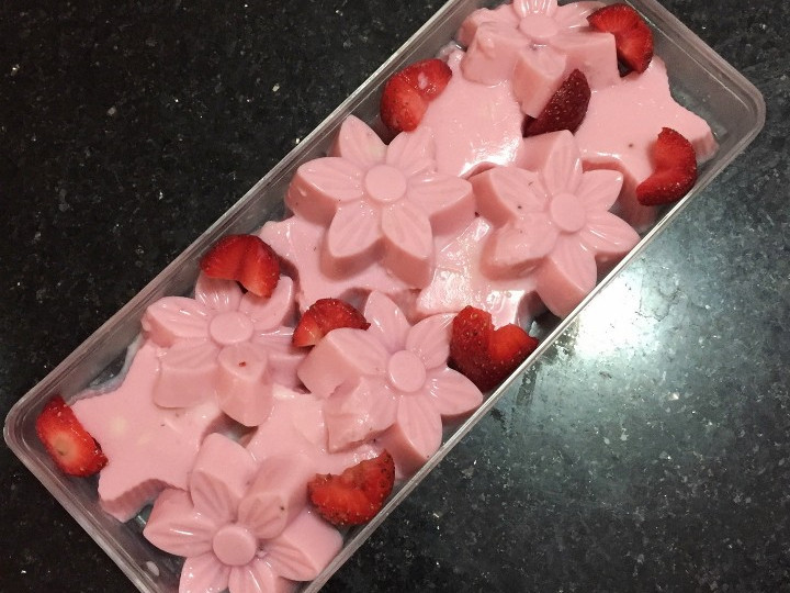 Resep Strawberry Silky Pudding Anti Gagal