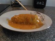 Una foto de muslos de pollo rellenos