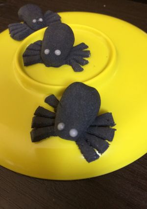 Una foto de Arañas de pastillaje para Halloween 👻👻