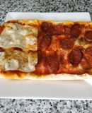Pizza casera de chorizo y jamón