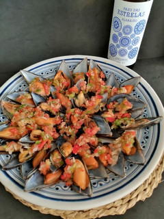 Una foto de Mejillones con pipirrana