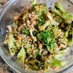 A picture of Stir fried broccoli 🥦.