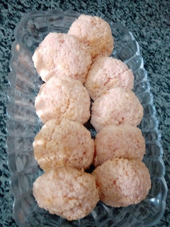 A picture of Coconut Macarons.