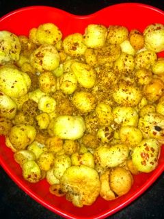मसाला मखाना (masala makhana recipe in Hindi) रेसिपी मुख्य फोटो