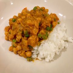 A picture of Spicy Thai Red Curry with Chickpeas.