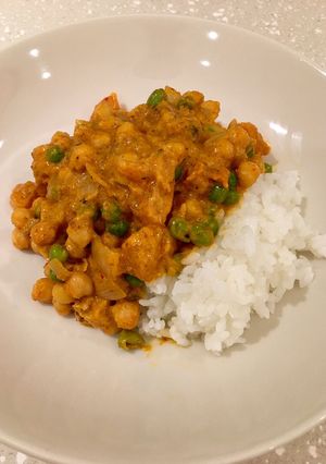 A picture of Spicy Thai Red Curry with Chickpeas.