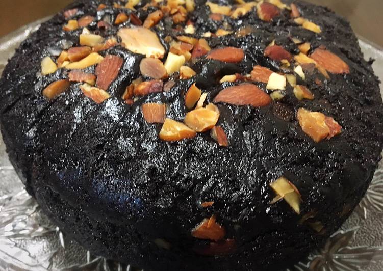 Rich chocolate cake with roasted almonds